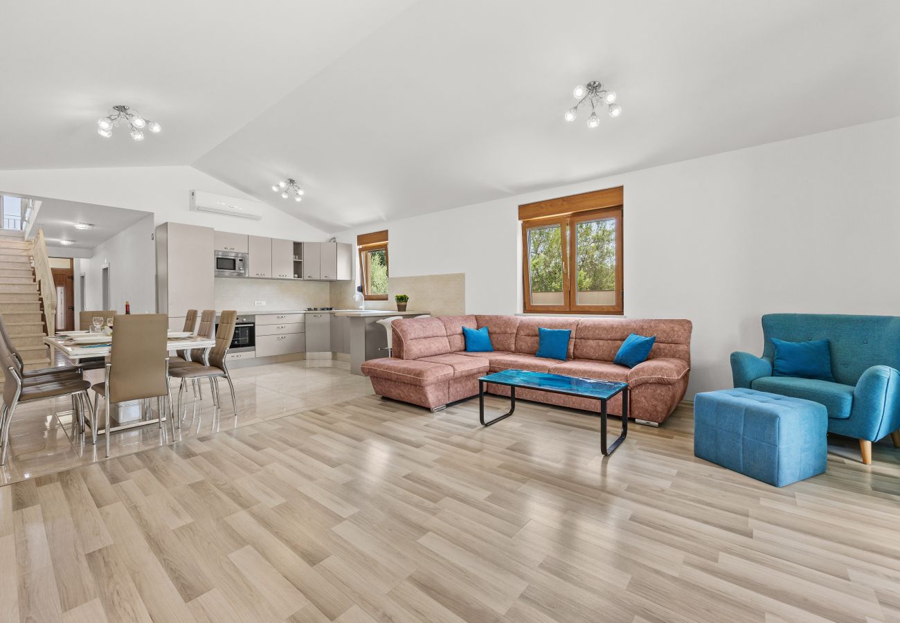 Villa in Ližnjan - Villa Markulin near Medulin for 8 people only 2km from the beach - pet friendly