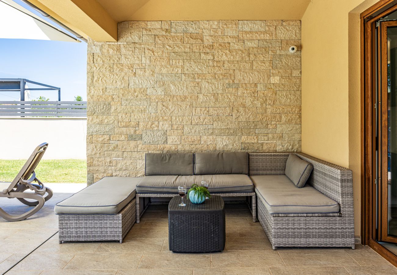 Villa in Ližnjan - Villa Markulin near Medulin for 8 people only 2km from the beach - pet friendly
