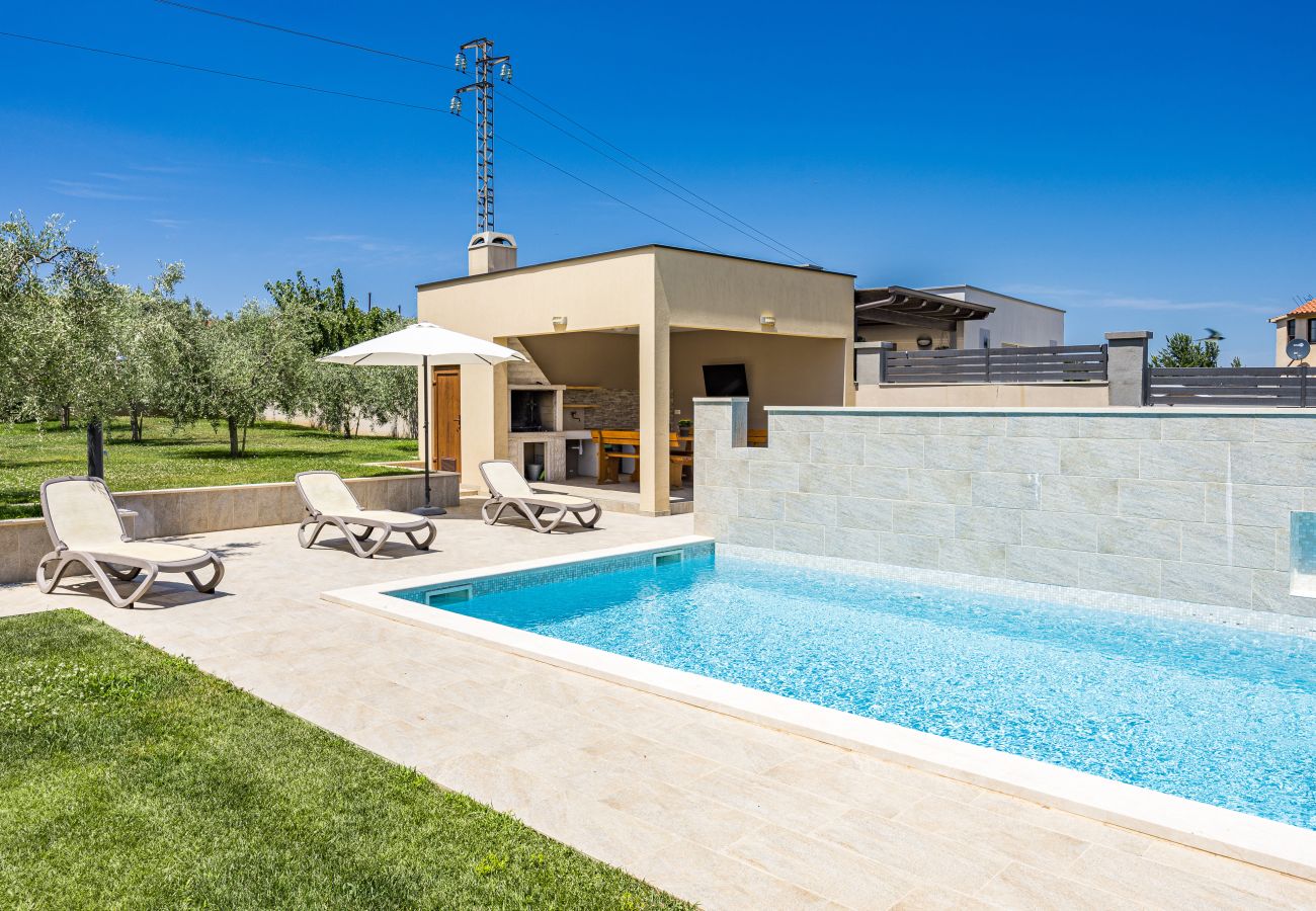 Villa in Ližnjan - Villa Markulin near Medulin for 8 people only 2km from the beach - pet friendly