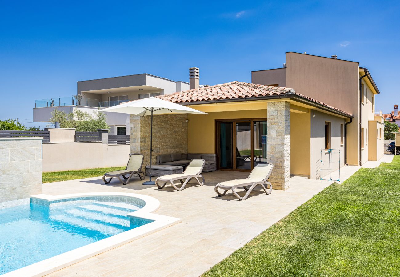 Villa in Ližnjan - Villa Markulin near Medulin for 8 people only 2km from the beach - pet friendly