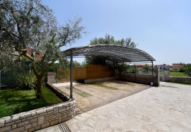Villa in Galižana - Villa Natali with private pool and kids playground near Fažana Villa in Galižana - Villa Natali with private pool and kids playground near Fažana