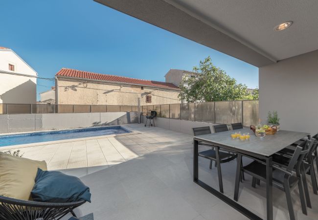 Villa in Ližnjan - Villa San for 6 persons in Medulin with fitness and only 2 km from the beach with sea view Villa in Ližnjan - Villa San for 6 persons in Medulin with fitness and only 2 km from the beach with sea view