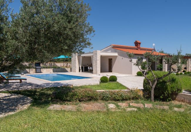 Villa in Mali Vareški - Villa Silentio with whirlpool, large garden, complete privacy & quiet location  Villa in Mali Vareški - Villa Silentio with whirlpool, large garden, complete privacy & quiet location