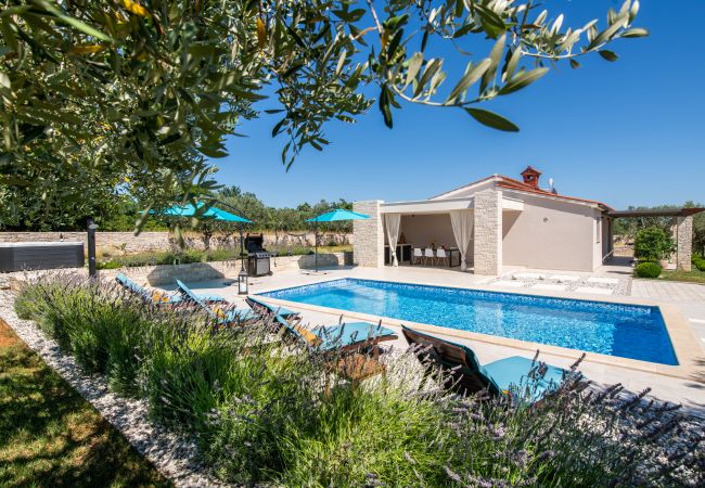 Villa in Mali Vareški - Villa Silentio with whirlpool, large garden, complete privacy & quiet location  Villa in Mali Vareški - Villa Silentio with whirlpool, large garden, complete privacy & quiet location