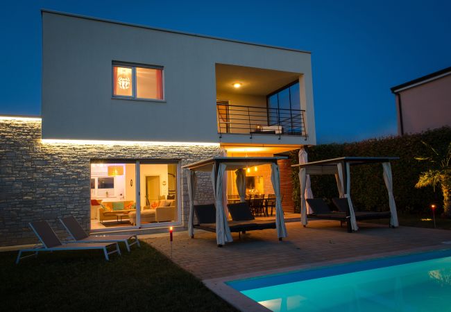 Villa in Bužinija - Villa Sky Dream for 8 persons near Novigrad Villa in Bužinija - Villa Sky Dream for 8 persons near Novigrad