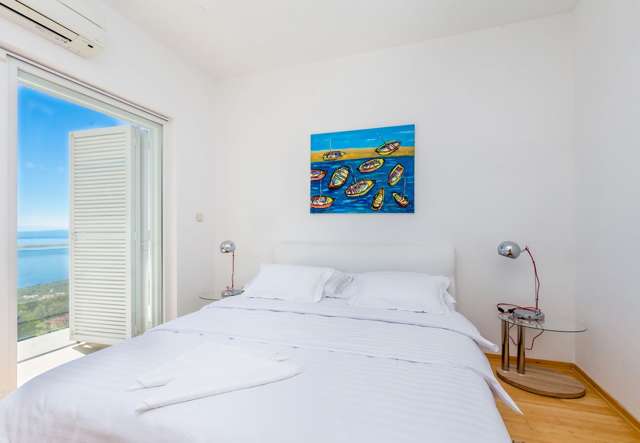 Villa in Opatija - Villa Sveti Petar in Opatija for 10 persons with sea view & whirlpool 