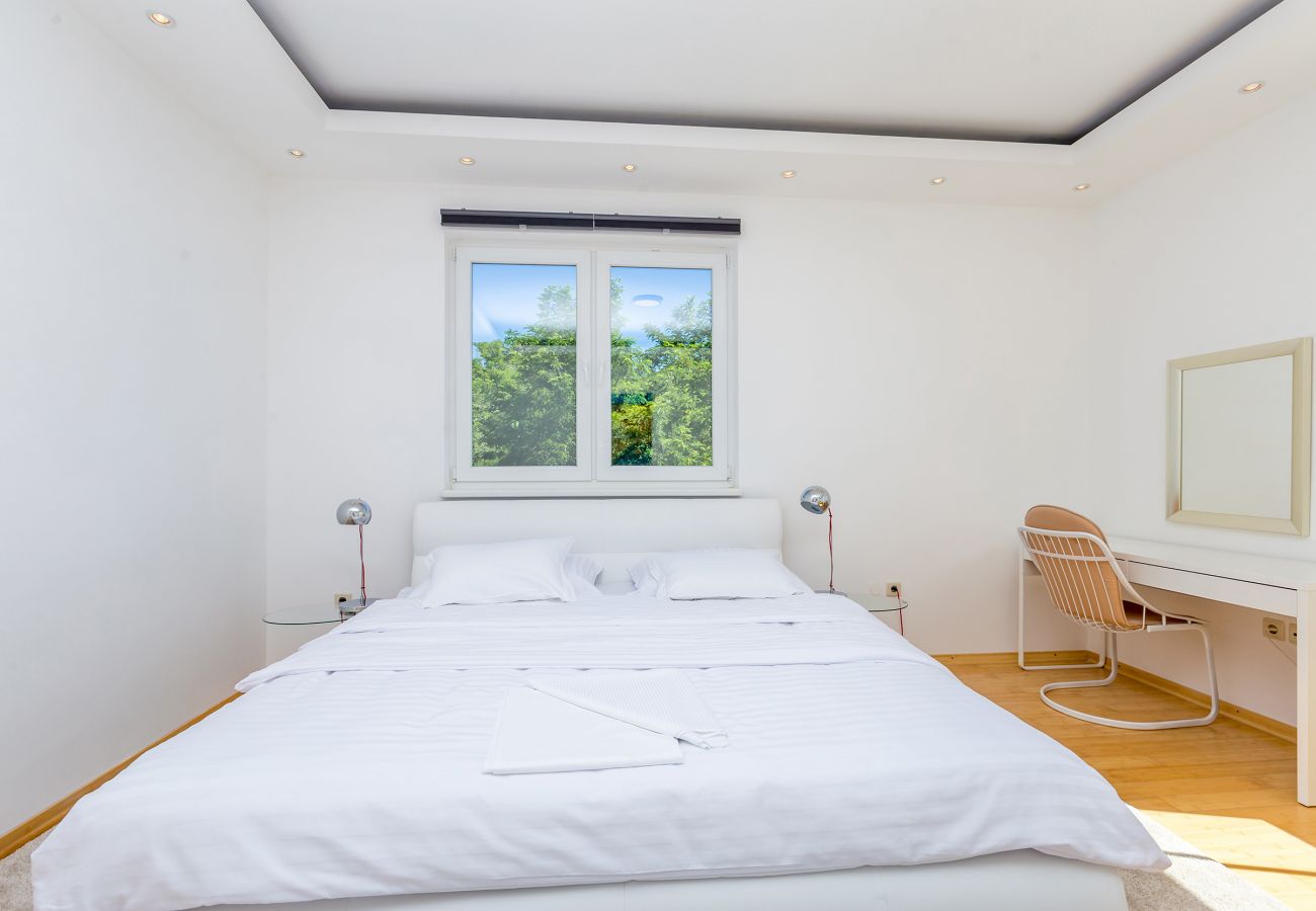 Villa in Opatija - Villa Sveti Petar in Opatija for 10 persons with sea view & whirlpool 