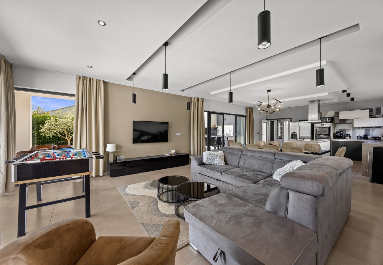 Villa in Pula - Villa Ula in Pula with heated pool, sauna & private tennis court
