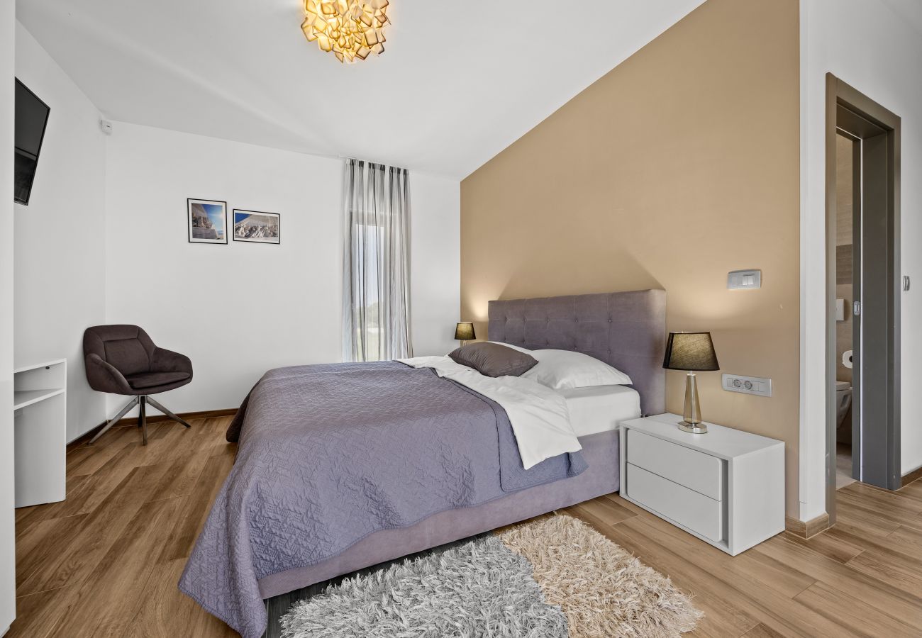 Villa in Pula - Villa Ula in Pula with heated pool, sauna & private tennis court