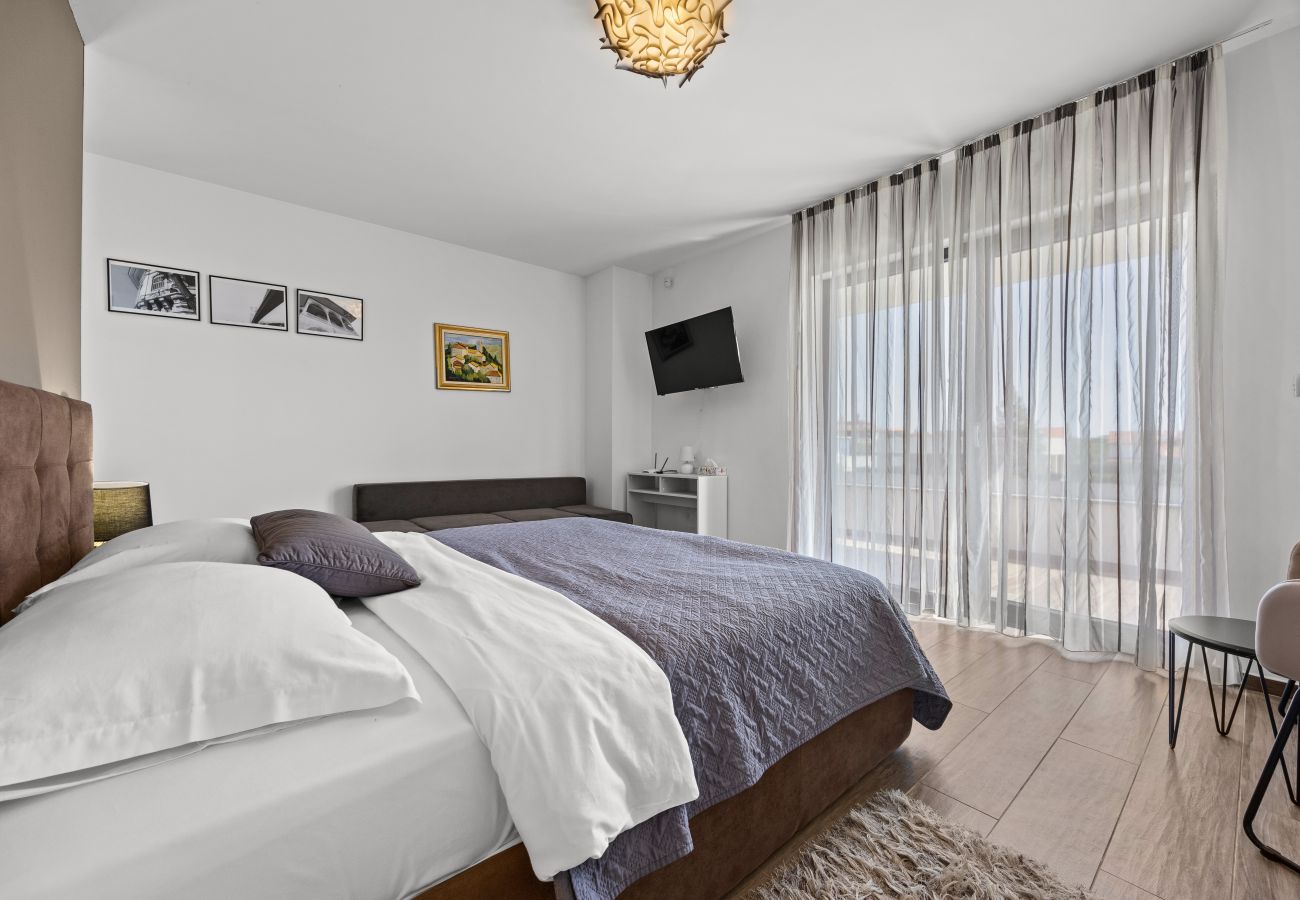 Villa in Pula - Villa Ula in Pula with heated pool, sauna & private tennis court