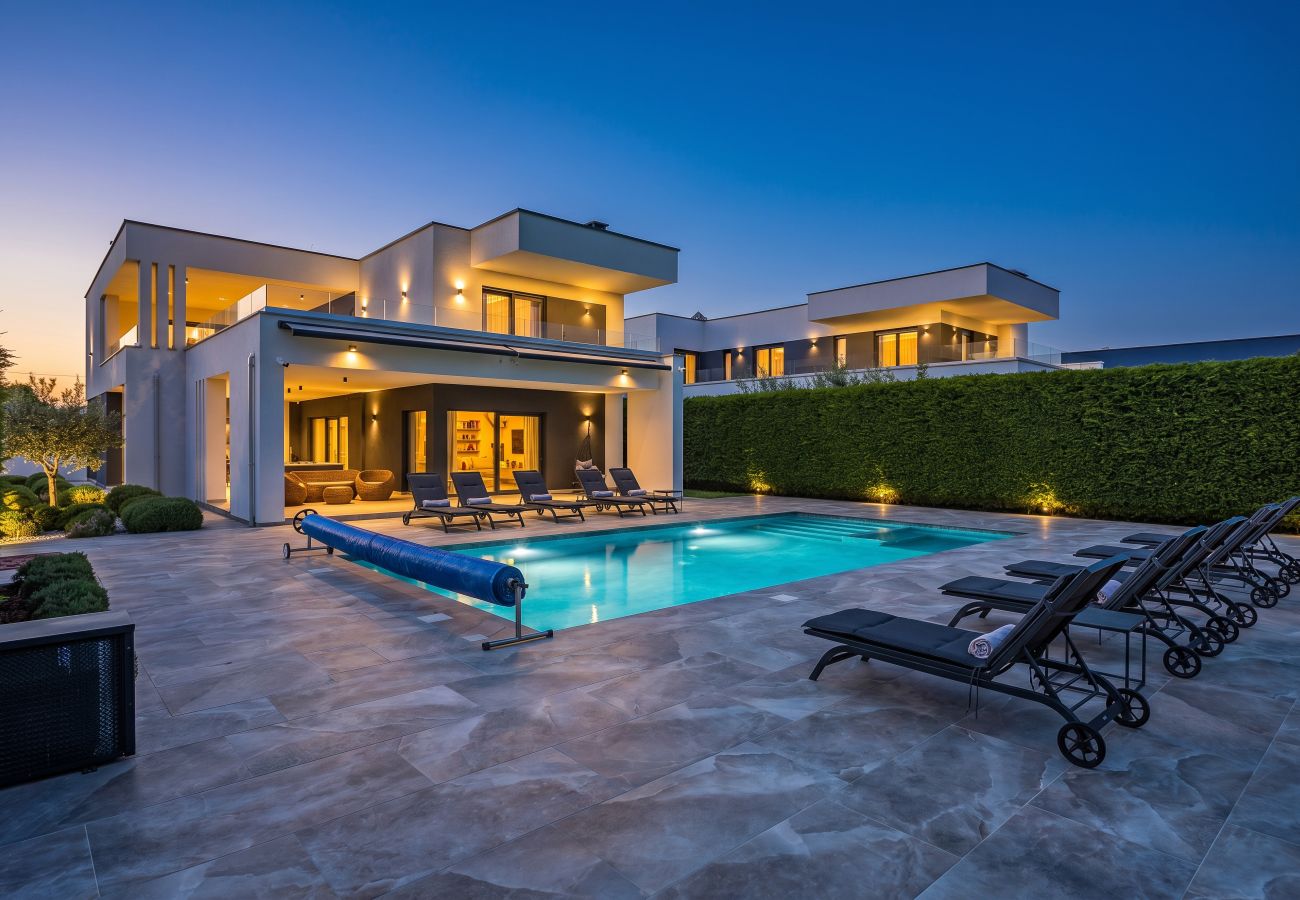 Villa in Pula - Villa Ula in Pula with heated pool, sauna & private tennis court