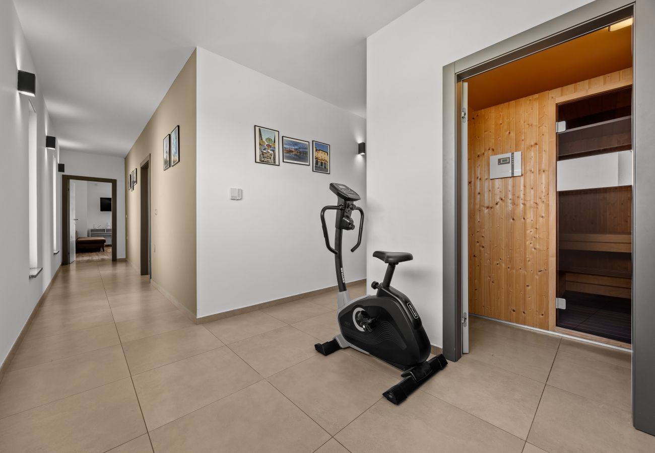 Villa in Pula - Villa Ula in Pula with heated pool, sauna & private tennis court