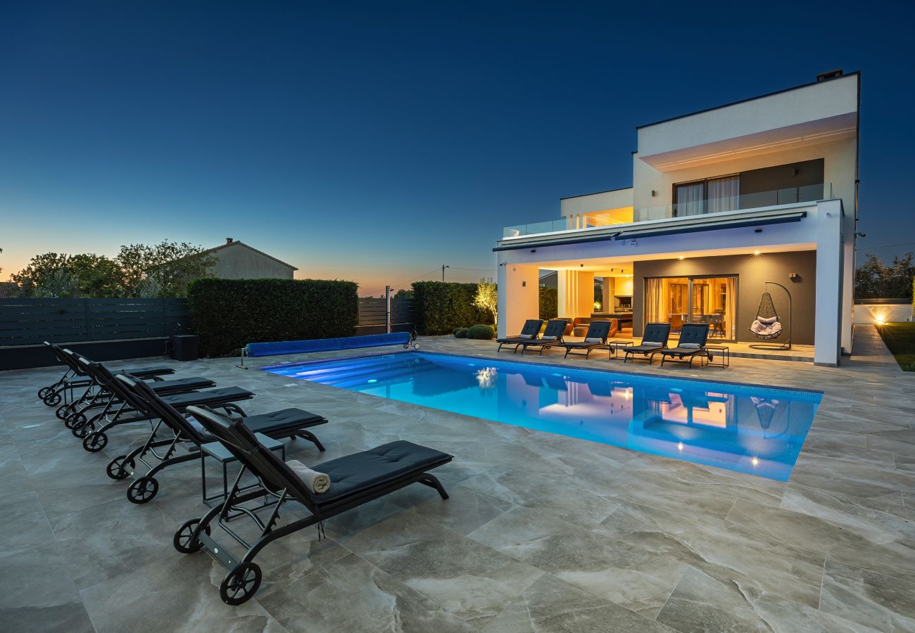 Villa in Pula - Villa Ula in Pula with heated pool, sauna & private tennis court