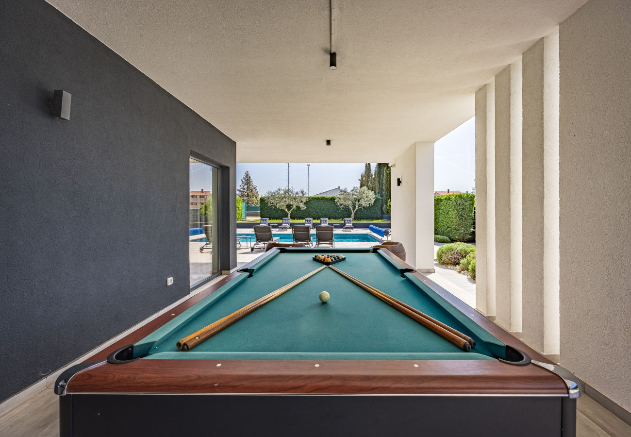 Villa in Pula - Villa Ula in Pula with heated pool, sauna & private tennis court