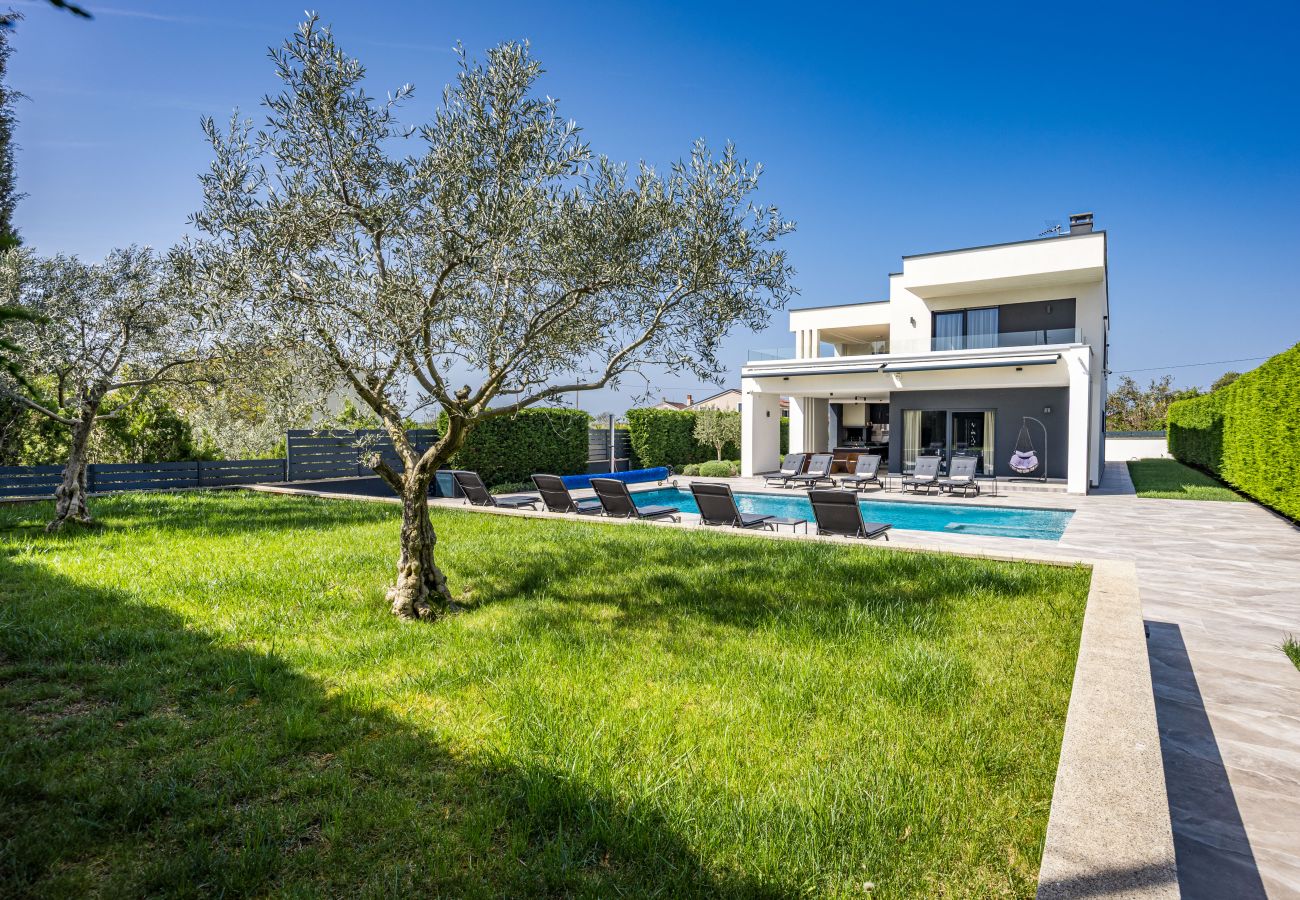 Villa in Pula - Villa Ula in Pula with heated pool, sauna & private tennis court