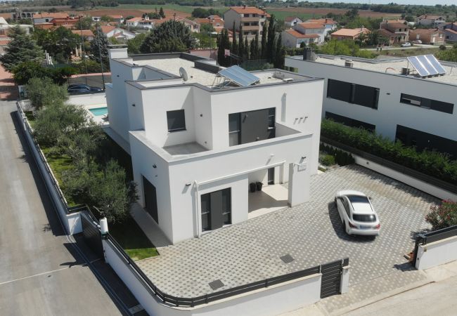 Villa in Pula - Villa Una in Pula with heated pool and whirlpool Villa in Pula - Villa Una in Pula with heated pool and whirlpool