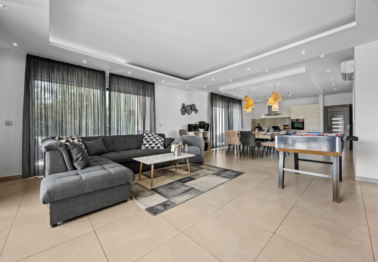 Villa in Pula - Villa Una in Pula with heated pool, whirlpool & private tennis court