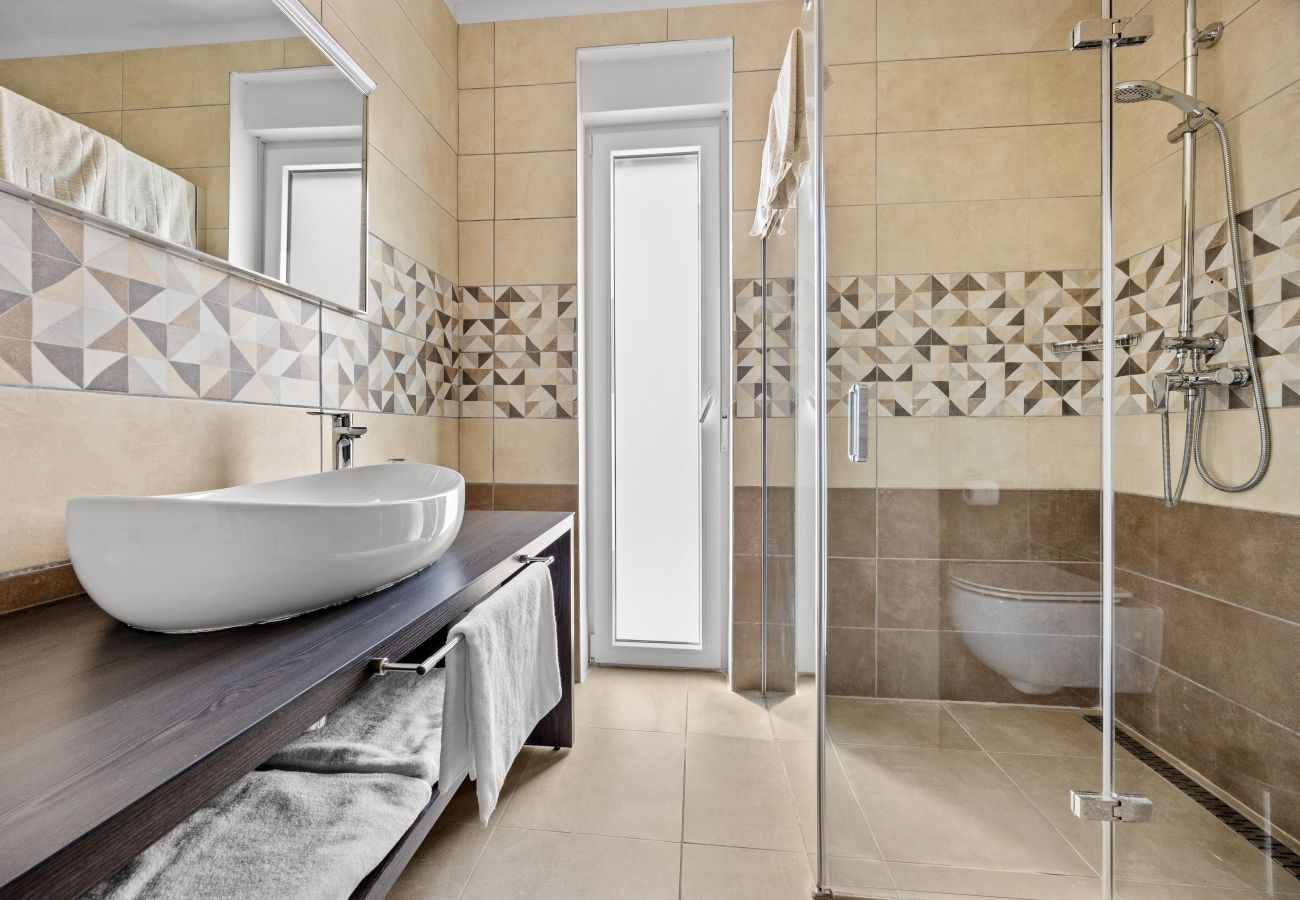 Villa in Pula - Villa Una in Pula with heated pool, whirlpool & private tennis court