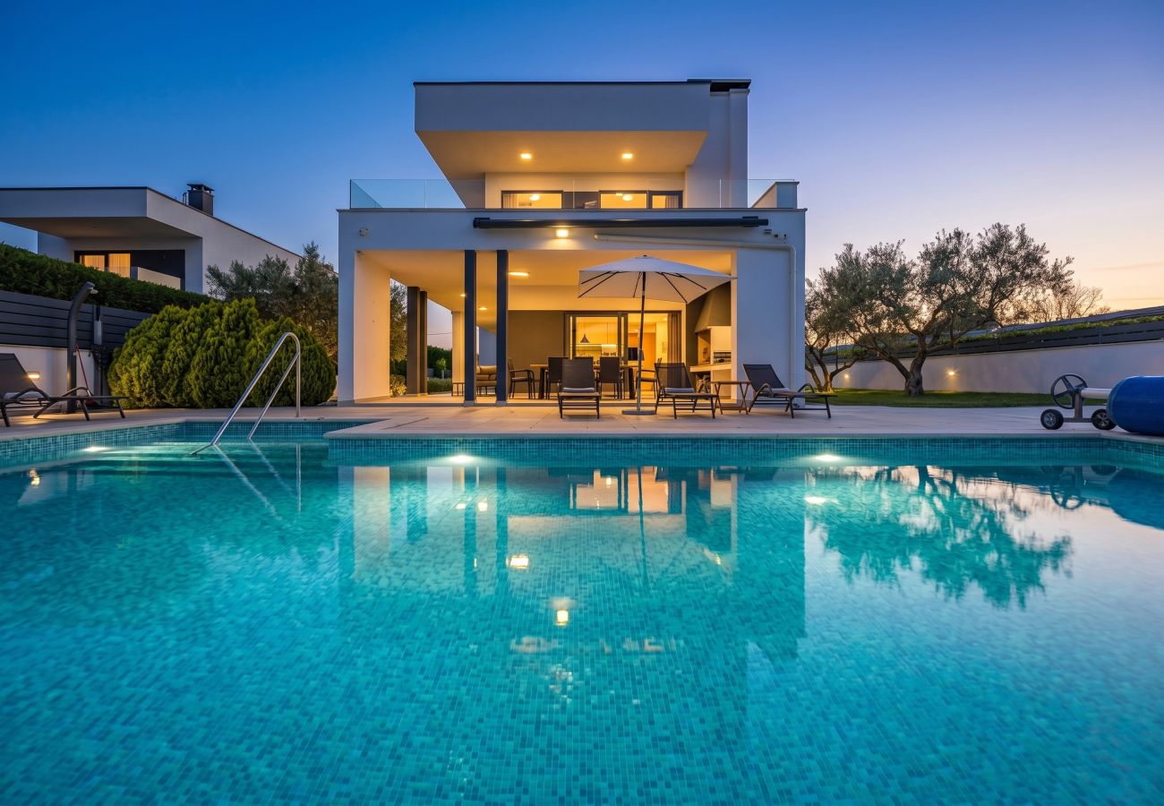 Villa in Pula - Villa Una in Pula with heated pool, whirlpool & private tennis court