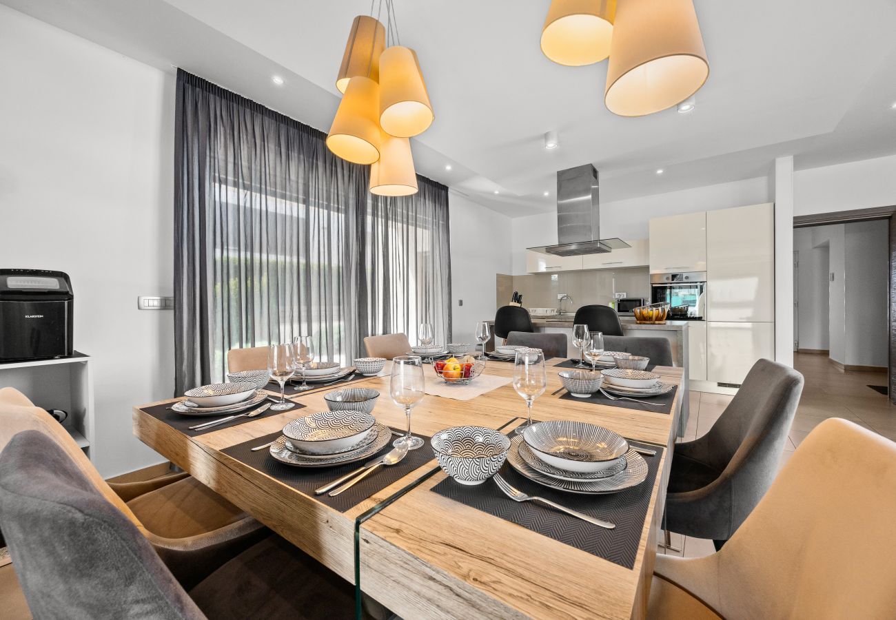 Villa in Pula - Villa Una in Pula with heated pool, whirlpool & private tennis court