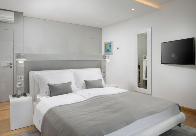 Villa in Duga Luka - Villa Vlastelini II near Labin - Rabac with sea view, beachfront and wellness Villa in Duga Luka - Villa Vlastelini II near Labin - Rabac with sea view, beachfront and wellness