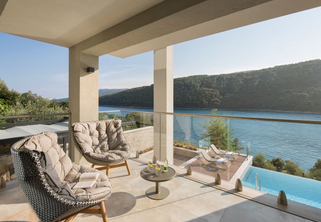 Villa in Duga Luka - Villa Vlastelini II near Labin - Rabac with sea view, beachfront and wellness