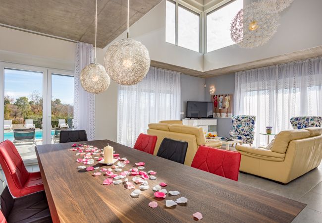 Villa in Krnica - Villa Windrose for 8 persons near Pula with large garden Villa in Krnica - Villa Windrose for 8 persons near Pula with large garden