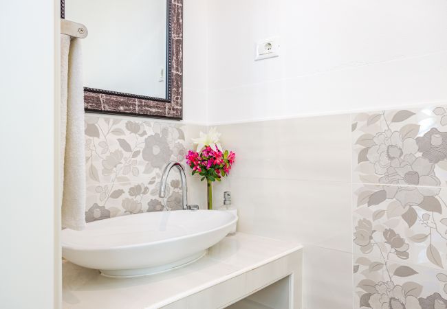 Villa in Krnica - Villa Windrose for 8 persons near Pula with large garden Villa in Krnica - Villa Windrose for 8 persons near Pula with large garden