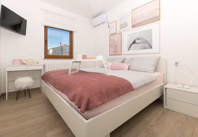 Villa in Loborika - Villa Mattuzzi near Pula with large garden, kids playground and whirlpool Villa in Loborika - Villa Mattuzzi near Pula with large garden, kids playground and whirlpool