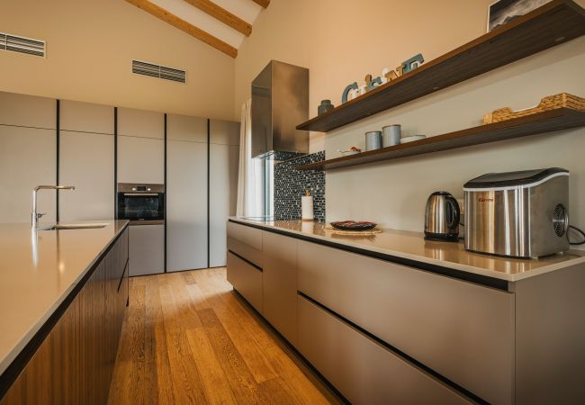 Villa in Brtonigla - Villa Vigneto near Novigrad for 15 persons with sea view and whirlpool Villa in Brtonigla - Villa Vigneto near Novigrad for 15 persons with sea view and whirlpool