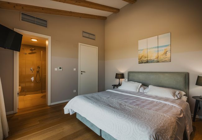 Villa in Brtonigla - Villa Vigneto near Novigrad for 15 persons with sea view and whirlpool Villa in Brtonigla - Villa Vigneto near Novigrad for 15 persons with sea view and whirlpool