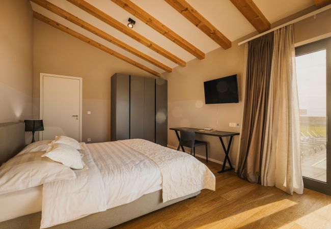 Villa in Brtonigla - Villa Vigneto near Novigrad for 15 persons with sea view and whirlpool Villa in Brtonigla - Villa Vigneto near Novigrad for 15 persons with sea view and whirlpool