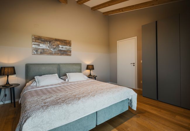 Villa in Brtonigla - Villa Vigneto near Novigrad for 15 persons with sea view and whirlpool Villa in Brtonigla - Villa Vigneto near Novigrad for 15 persons with sea view and whirlpool