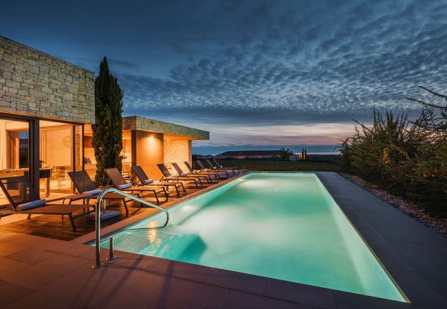 Villa in Brtonigla - Villa Vigneto near Novigrad for 15 persons with sea view and whirlpool Villa in Brtonigla - Villa Vigneto near Novigrad for 15 persons with sea view and whirlpool