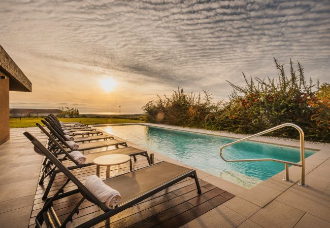 Villa in Brtonigla - Villa Vigneto near Novigrad for 15 persons with sea view and whirlpool Villa in Brtonigla - Villa Vigneto near Novigrad for 15 persons with sea view and whirlpool