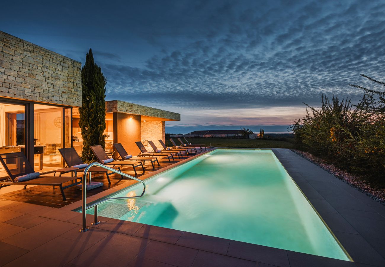 Villa in Brtonigla - Villa Vigneto near Novigrad for 15 persons with sea view and whirlpool