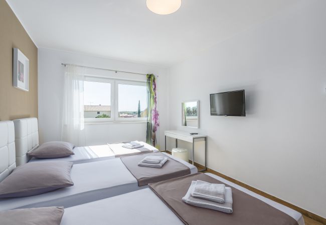 Villa in Pula - Modern Villa OL&JU for 9 persons in Pula only 1.5 km from the beach with Pool Heating Villa in Pula - Modern Villa OL&JU for 9 persons in Pula only 1.5 km from the beach with Pool Heating