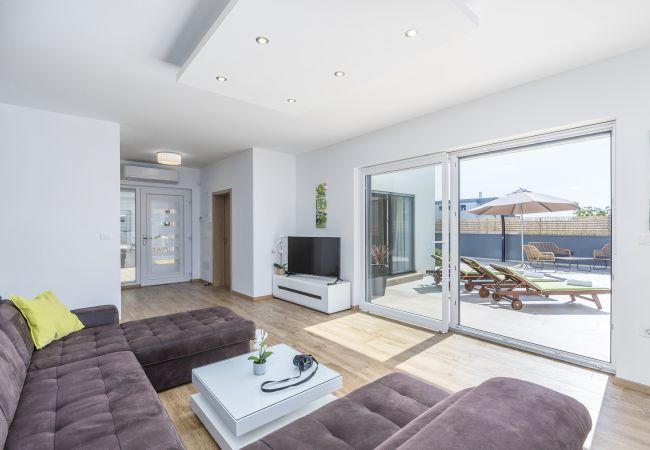 Villa in Pula - Modern Villa OL&JU for 9 persons in Pula only 1.5 km from the beach with Pool Heating Villa in Pula - Modern Villa OL&JU for 9 persons in Pula only 1.5 km from the beach with Pool Heating