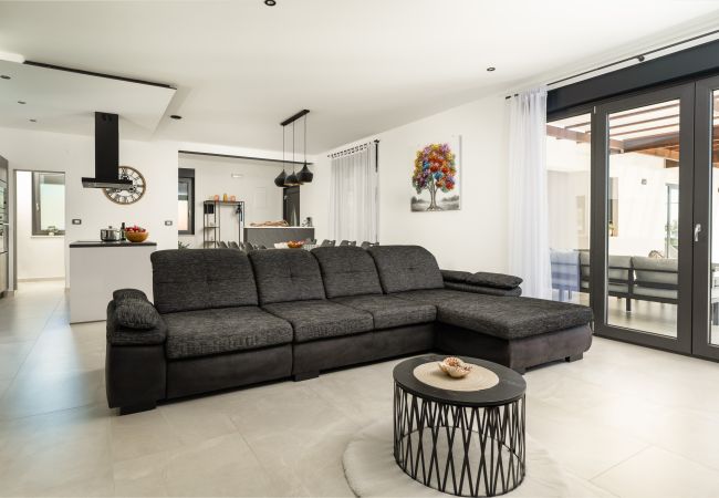 Villa in Krnica - Villa Posidonia near Pula with sea view and surrounded by olive trees Villa in Krnica - Villa Posidonia near Pula with sea view and surrounded by olive trees