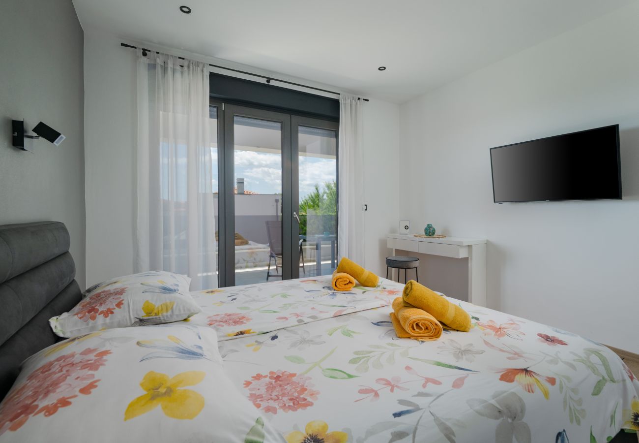 Villa in Krnica - Villa Posidonia near Pula with sea view and surrounded by olive trees