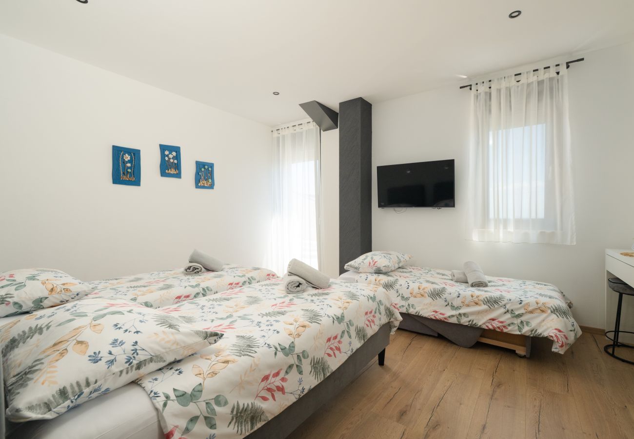 Villa in Krnica - Villa Posidonia near Pula with sea view and surrounded by olive trees
