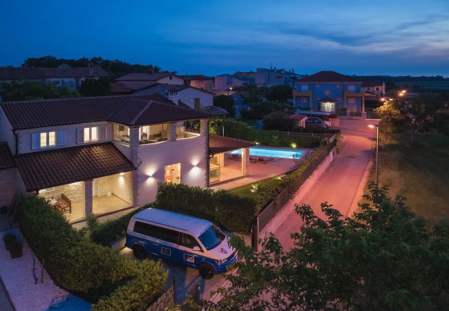 Villa in Bužinija - Villa Sunset with sea view for 6 persons near Novigrad Villa in Bužinija - Villa Sunset with sea view for 6 persons near Novigrad