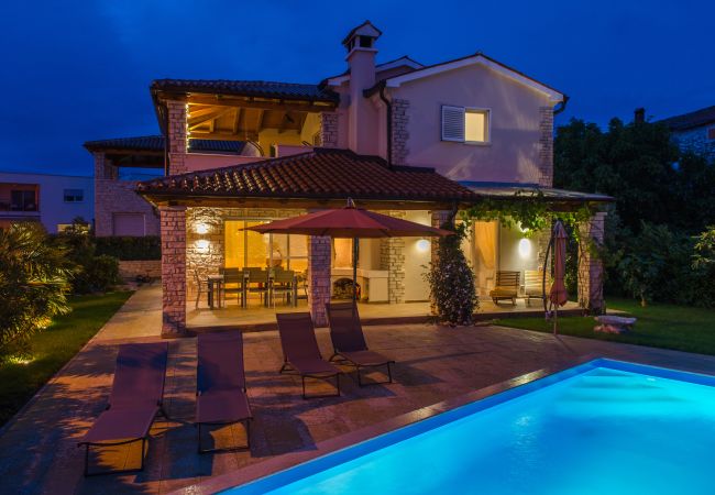 Villa in Bužinija - Villa Sunset with sea view for 6 persons near Novigrad Villa in Bužinija - Villa Sunset with sea view for 6 persons near Novigrad