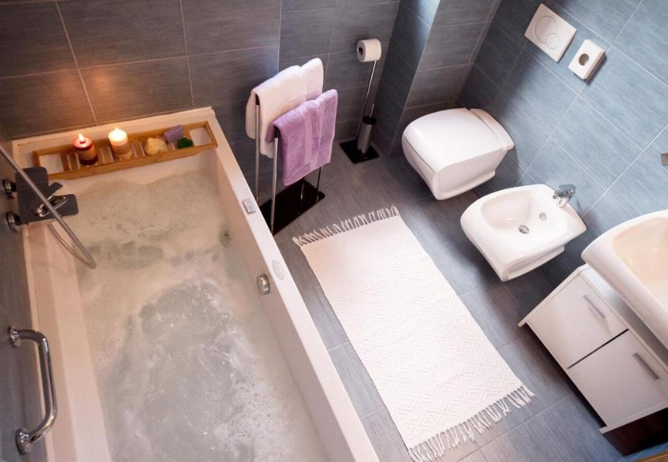 Villa in Marcana - Casa Menta near Pula for 10 persons - private villa for families & friends with wellness and pool heating