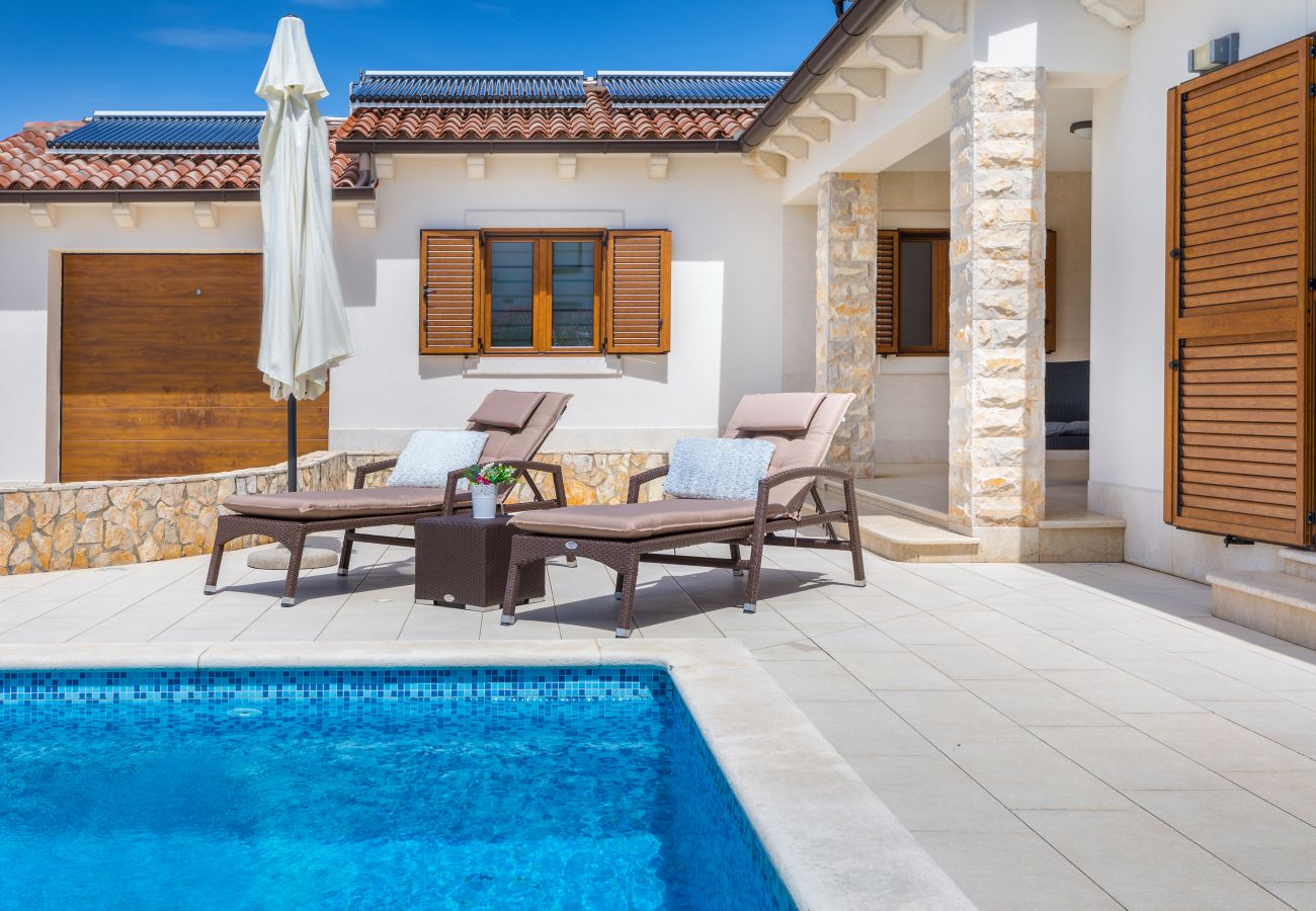 Villa in Sveti Kirin - Villa Tea in Central Istria with private pool for 10 persons 