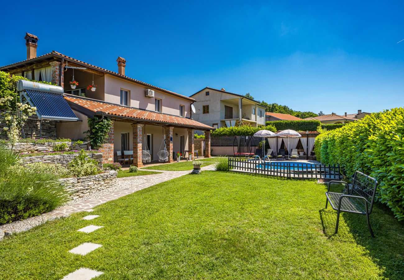 Villa in Oprtalj - Casa Sara and Sasha near Motovun with private pool - pet friendly truffle paradise