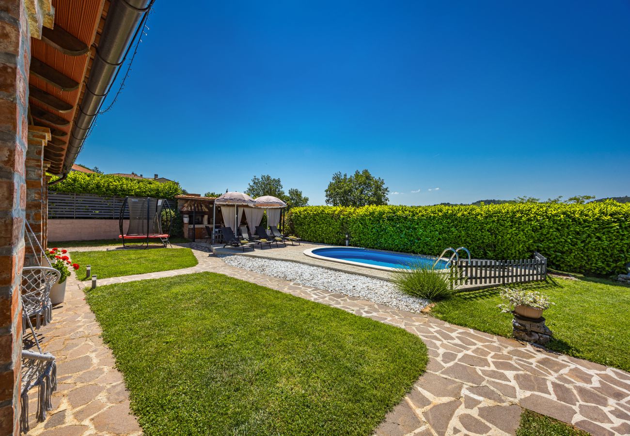 Villa in Oprtalj - Casa Sara and Sasha near Motovun with private pool - pet friendly truffle paradise