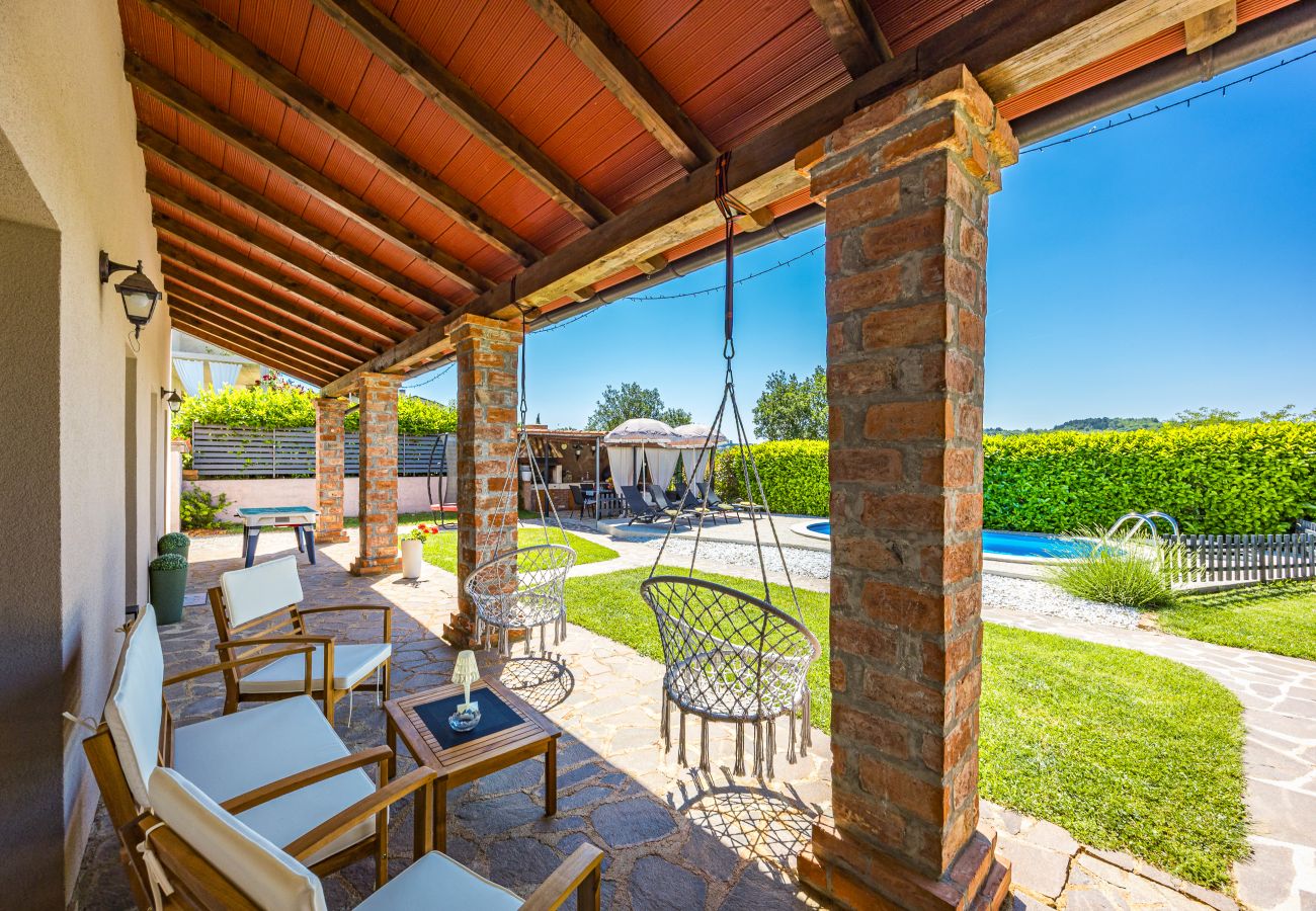 Villa in Oprtalj - Casa Sara and Sasha near Motovun with private pool - pet friendly truffle paradise