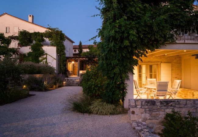 Villa in Radovani - Villa Charlotte for 14 persons with 73m2 Pool in Central Istria - Daily Housekeeping & Breakfast Service Villa in Radovani - Villa Charlotte for 14 persons with 73m2 Pool in Central Istria - Daily Housekeeping & Breakfast Service