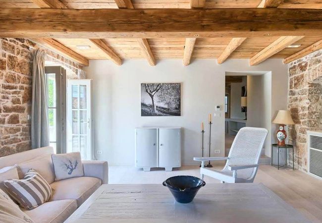 Villa in Radovani - Villa Charlotte for 14 persons with 73m2 Pool in Central Istria - Daily Housekeeping & Breakfast Service Villa in Radovani - Villa Charlotte for 14 persons with 73m2 Pool in Central Istria - Daily Housekeeping & Breakfast Service